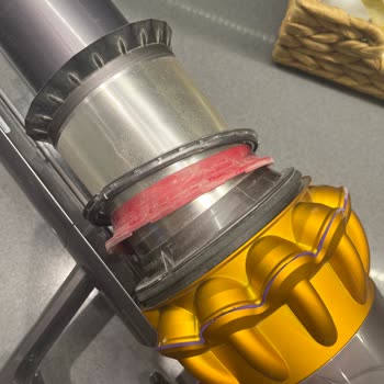 Dyson V15 Süpürge Hazne Sorunu: Acil Çözüm Bekliyorum