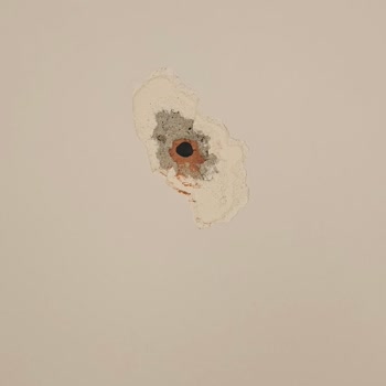 Davlumbaz Montajında Salon Duvarı Hasarı