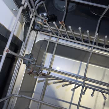 Paslanan Bulaşık Makinesi Sepetleri Sağlığımızı Tehdit Ediyor