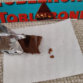 Toblerone Çikolatasında Beklenmedik Badem Kabuğu Sürprizi!