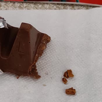 Toblerone Çikolatasında Beklenmedik Badem Kabuğu Sürprizi!