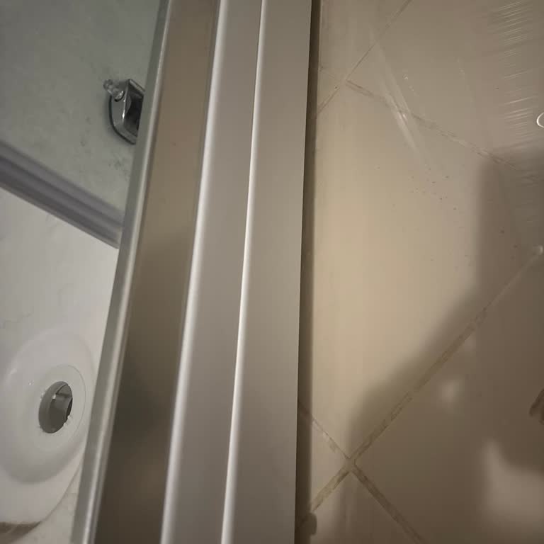 Bauhaus'tan Aldığım Duşakabin Su Sızdırıyor Ve Destek Alamıyorum