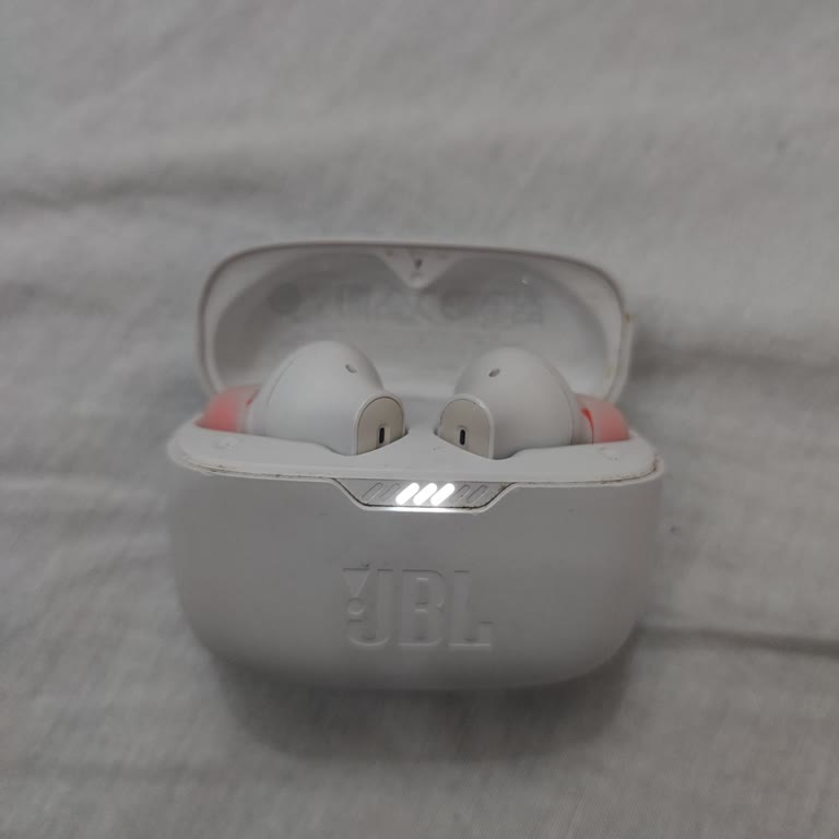 JBL Kulaklıkta Pil Sorunu Ve Cızırtı