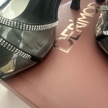 Eksik Taşlı Ayakkabı Ve Yetersiz Müşteri Hizmeti