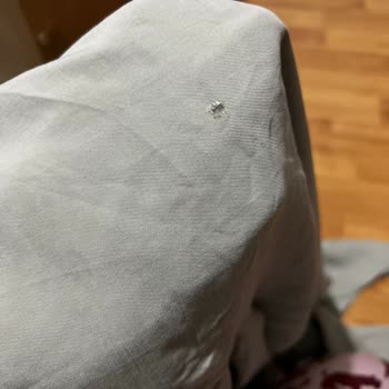 Yeni Çamaşır Makinesi Kıyafetleri Kesiyor