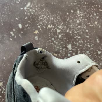 Adidas Ayakkabıda Beklenmedik Astar Sorunu