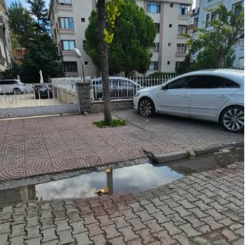 Otopark Girişindeki Yol Çökmesi Ve İlgisiz Belediye