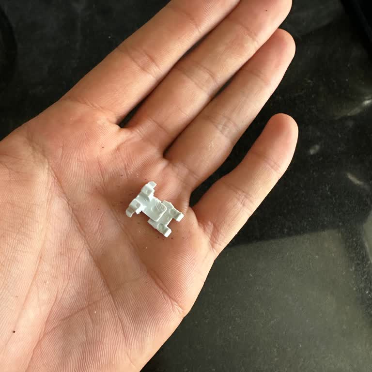Samat A.Ş. Ray Sistemlerinde Kırılan Plastik Tırnaklar
