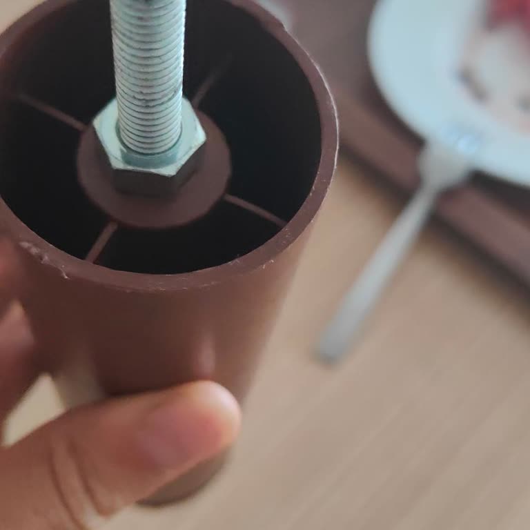 Kaybolan Koltuk Ayağı Ve Yüksek Servis Ücreti Sorunu