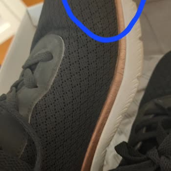 Ayakkabı Dünyası'nda Hayal Kırıklığı: Skechers Ayakkabıda Erken Yırtılma