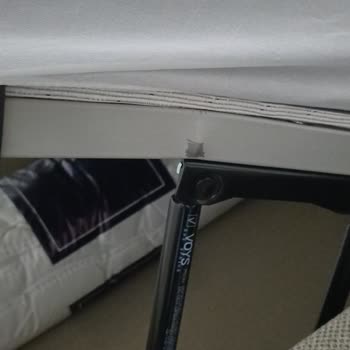 Enza Berta Baza Demiri Kendi Kendine Yamuluyor