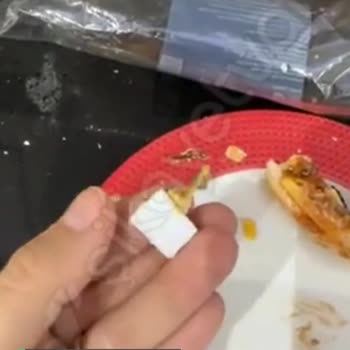 Unlux Gurme Hamburger Ekmeğinde Yabancı Cisim!