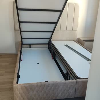 Mobilya Alışverişinde Hayal Kırıklığı: Kırık Cam Ve Yağ Lekesi