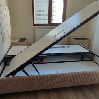 Mobilya Alışverişinde Hayal Kırıklığı: Kırık Cam Ve Yağ Lekesi