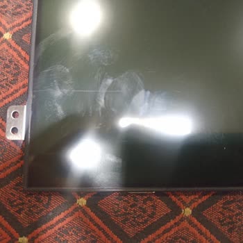 Çizik Ekranlı Laptop Şoku