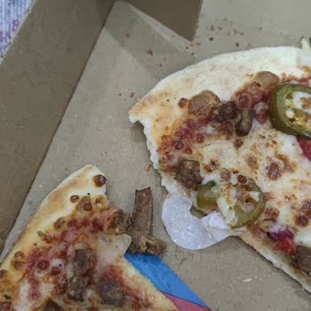 Hijyen Skandalı: Pizza İçinden Poşet Çıktı!