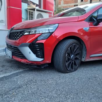 Renault Clio Servis Sürecinde Uzayan Bekleyiş Ve Mağduriyet