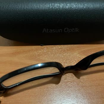 Atasun'da Hayal Kırıklığı: İlgisiz Hizmet Ve Defolu Gözlük Camı