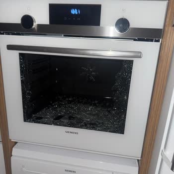 Siemens Fırın Camı Patladı, Servis Bekleniyor