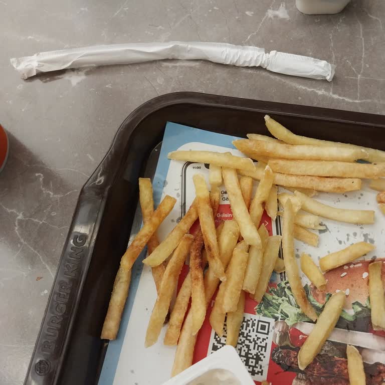 Burger King'de Hayal Kırıklığı: Soğuk Ve Taş Gibi Patatesler