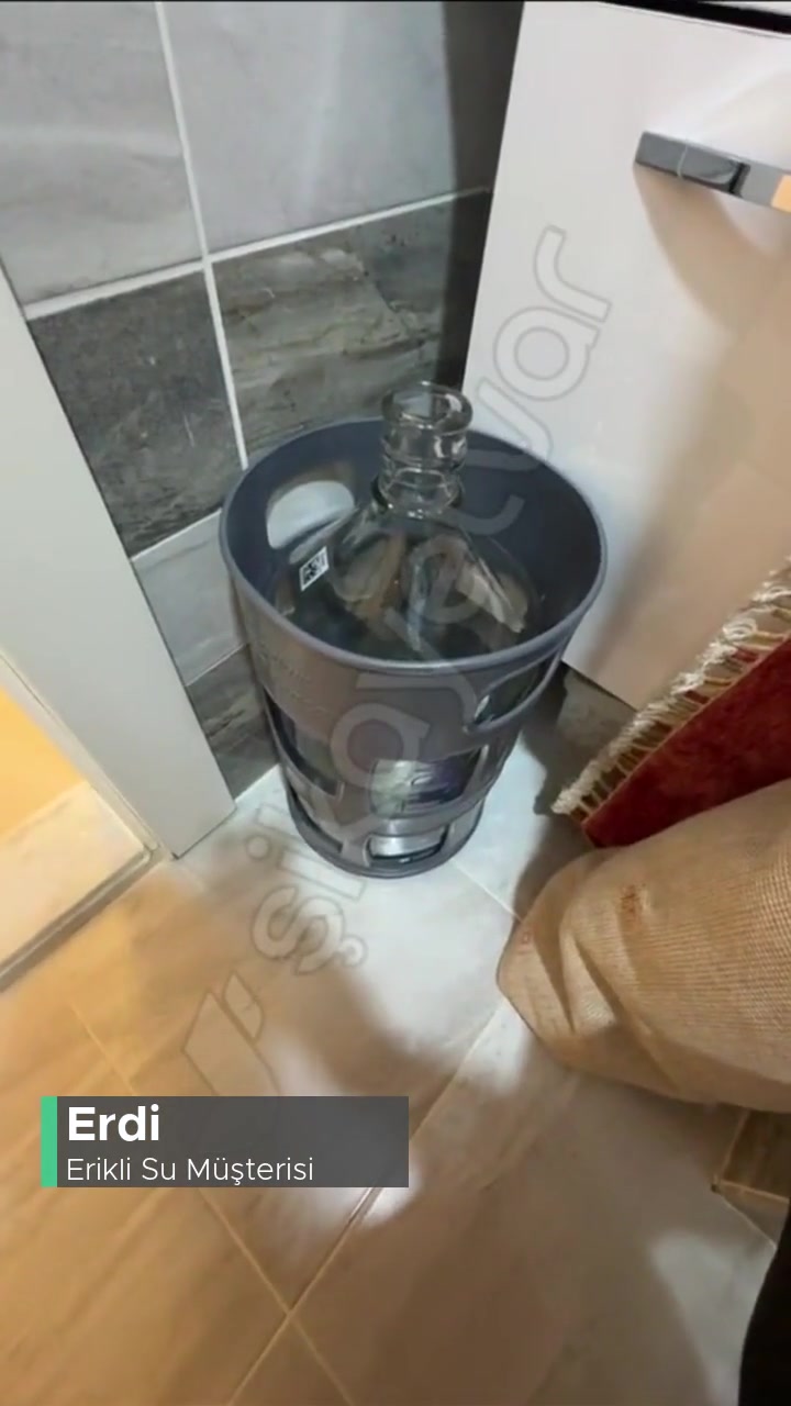 Erikli Su Depozitolu Cam Damacana videonun kapak resmi