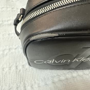 Calvin Klein Çantanın Derisi Kısa Sürede Soyuldu
