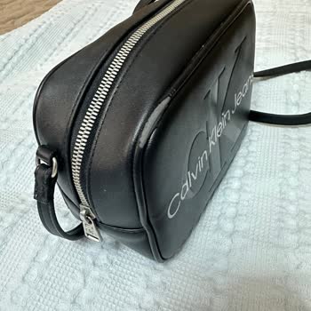 Calvin Klein Çantanın Derisi Kısa Sürede Soyuldu