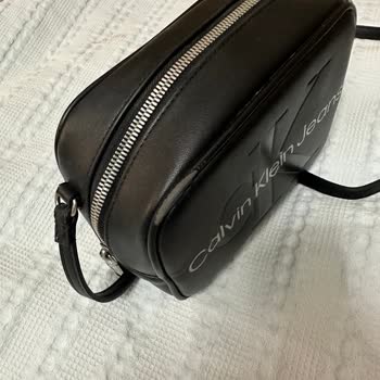 Calvin Klein Çantanın Derisi Kısa Sürede Soyuldu