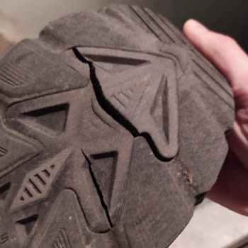 Skechers Ayakkabıda Taban Yırtılması Ve Mağaza İlgisizliği