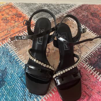 Meral Özgenç Taşlı Ayakkabının Hayal Kırıklığı