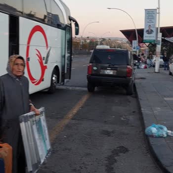 Otobüs Yolculuğunda Anayolda İnen Yolcular