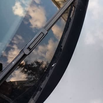 Renault Fluence Ön Cam Izgara Sorunu