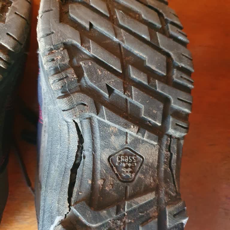 Decathlon Shoes Ripped, No Exchange or Refund Due to Failure in Recording Purchase