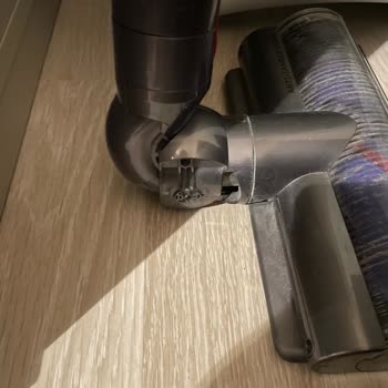 Dyson V15 Süpürge Tekerlek Sorunu Ve İletişim Zorluğu