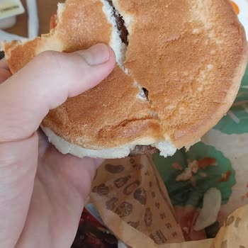 Burger King'de Soğuk Ve Bayat Burger Deneyimi