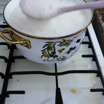 Köpüren Yağ Ve İlgisiz Müşteri Hizmetleri