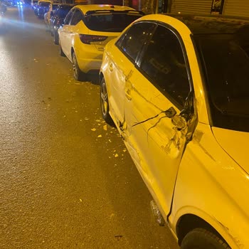 Gece Yarısı Moloz Aracının Çarptığı Aracımız İçin Çözüm Bekliyoruz