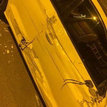 Gece Yarısı Moloz Aracının Çarptığı Aracımız İçin Çözüm Bekliyoruz