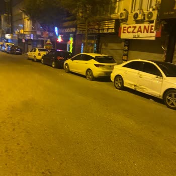 Gece Yarısı Moloz Aracının Çarptığı Aracımız İçin Çözüm Bekliyoruz