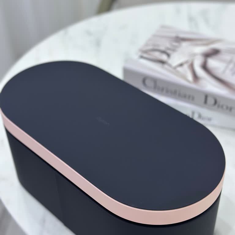 Dyson Airwrap Kutusunda Eksik Filtre Temizleme Aparatı