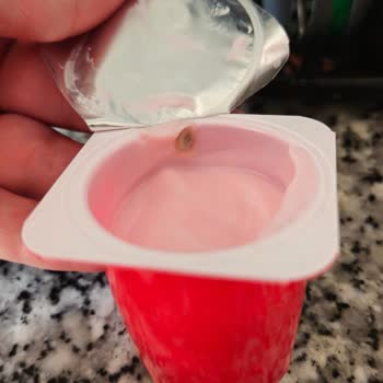 Büyümix Çilekli Yoğurt Küflenmiş Çıktı Sağlık Tehlikede