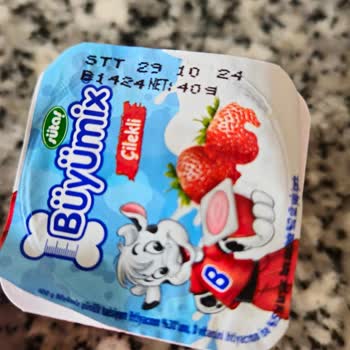 Büyümix Çilekli Yoğurt Küflenmiş Çıktı Sağlık Tehlikede