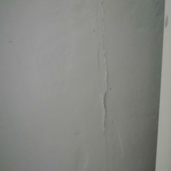 Kalitesiz Boya İle Mutfak Duvarında Hayal Kırıklığı