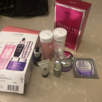Lancome Failed to Deliver Full Order, Missing Gifts and Lipstick, Unreliable Customer Support