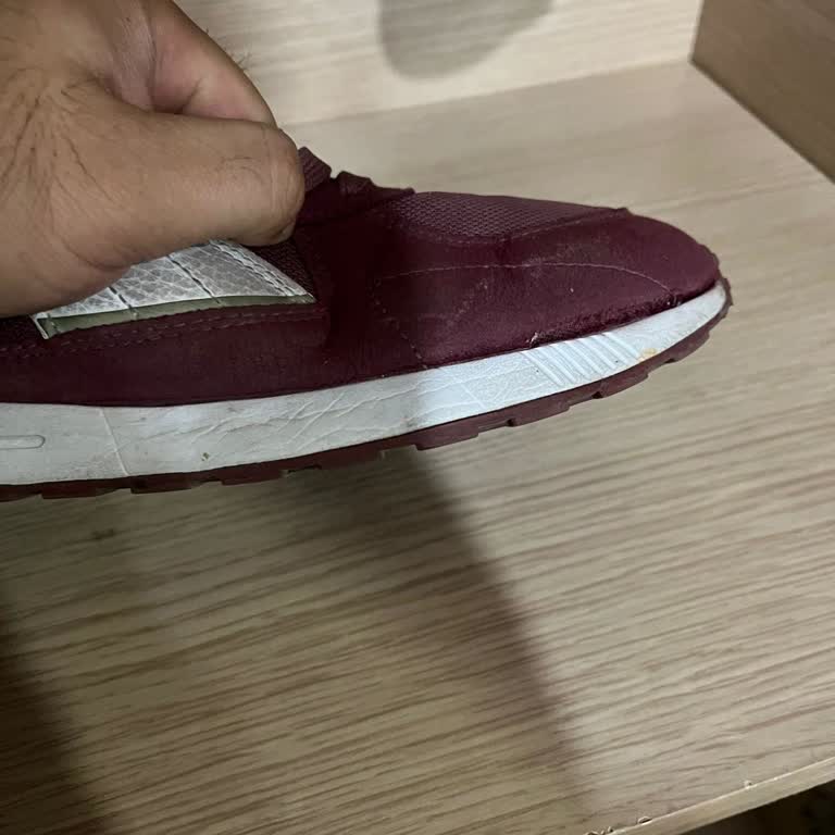 Garanti Süresindeki Ayakkabının Kusurlu Malzeme Sorunu