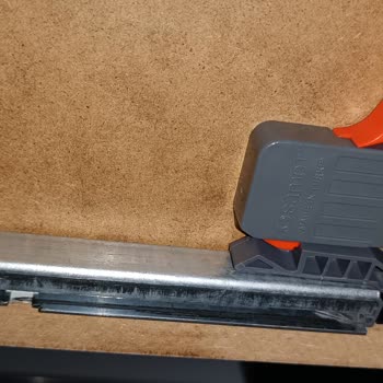 Çekmece Raylarındaki Kırık Tırnak Sorunu