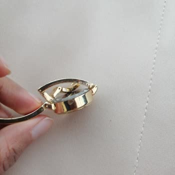 Defolu Saat Ve Kötü Müşteri Hizmeti