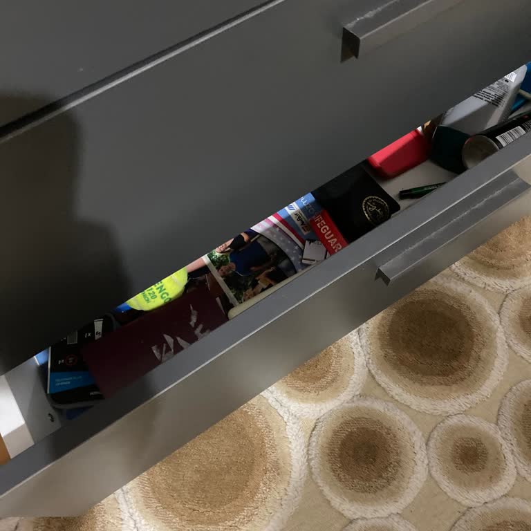 Gardrop Çekmeceleri Kabusu: Bellona'nın İlgisizliği