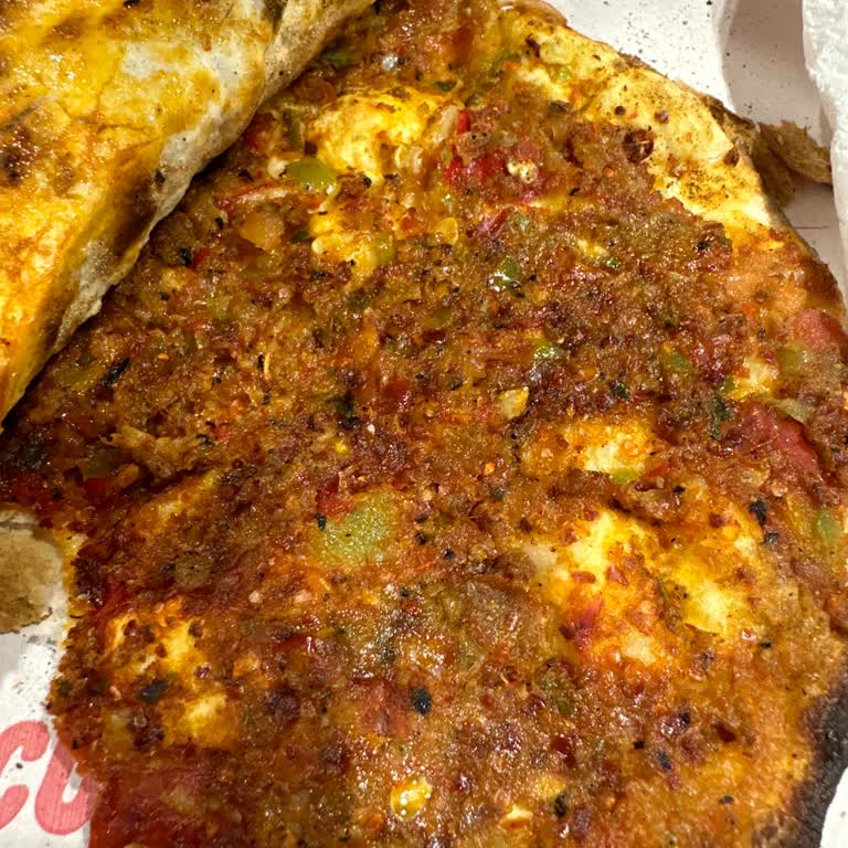 Tatlıses Lahmacun'da Beklenmedik Acı Sürprizi