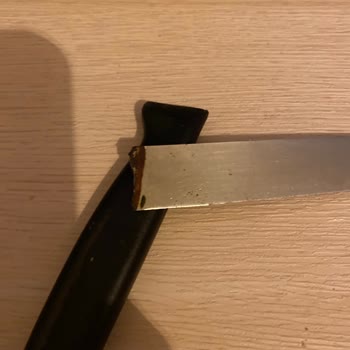 Güvenilir Marka Bıçağı Kullanırken Yaşanan Tehlikeli Kırılma